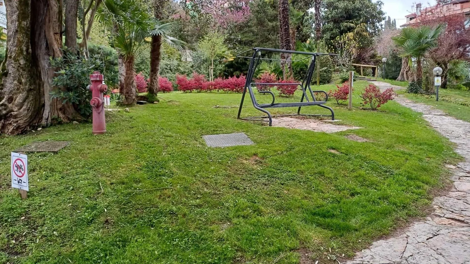 Il Nido Euroresidence Lungolago Garda Garda  Italy