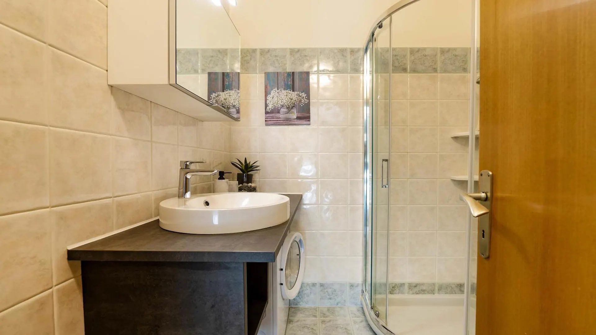 Il Nido Euroresidence Lungolago Garda Garda  Italy
